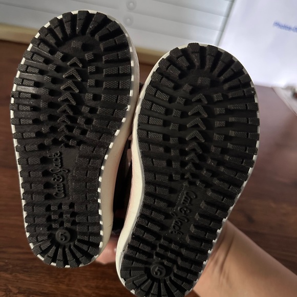 Cat & Jack Brown Suede Kids Shoes with Colorful Laces - Picture 5 of 6